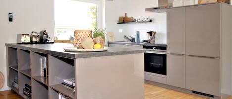 Kühlschrank, Ofen, Herdplatte, Geschirrspüler