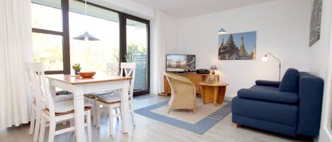 Televisión, reproductor de DVD y estéreo