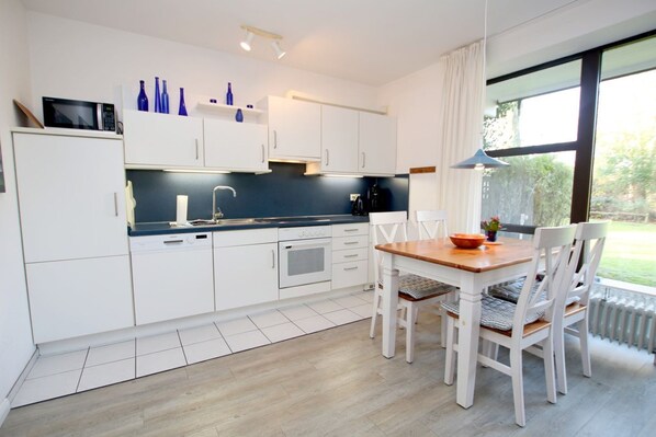 Unclassified image, 1 of 11, button