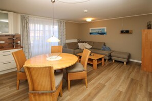 TV, stereo - Kiek Ut 9, Whg. 2 - Apartment with 3 rooms on approx. 50m² (Wyk auf Föhr)