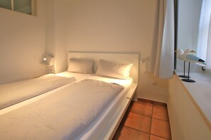 Unclassified image, 4 of 19, button