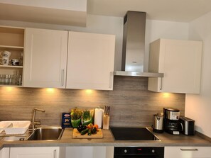 Fridge, microwave, oven, stovetop