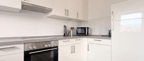 Coffee/tea maker, fridge, microwave, oven