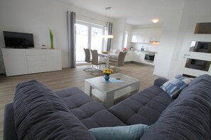 TV, bordtennis og stereoanlegg