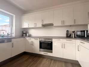Coffee/tea maker, fridge, microwave, oven - 2106 - Strandwiese - 2106 - Strandwiese 9 - Apartment 6 (Dahme)