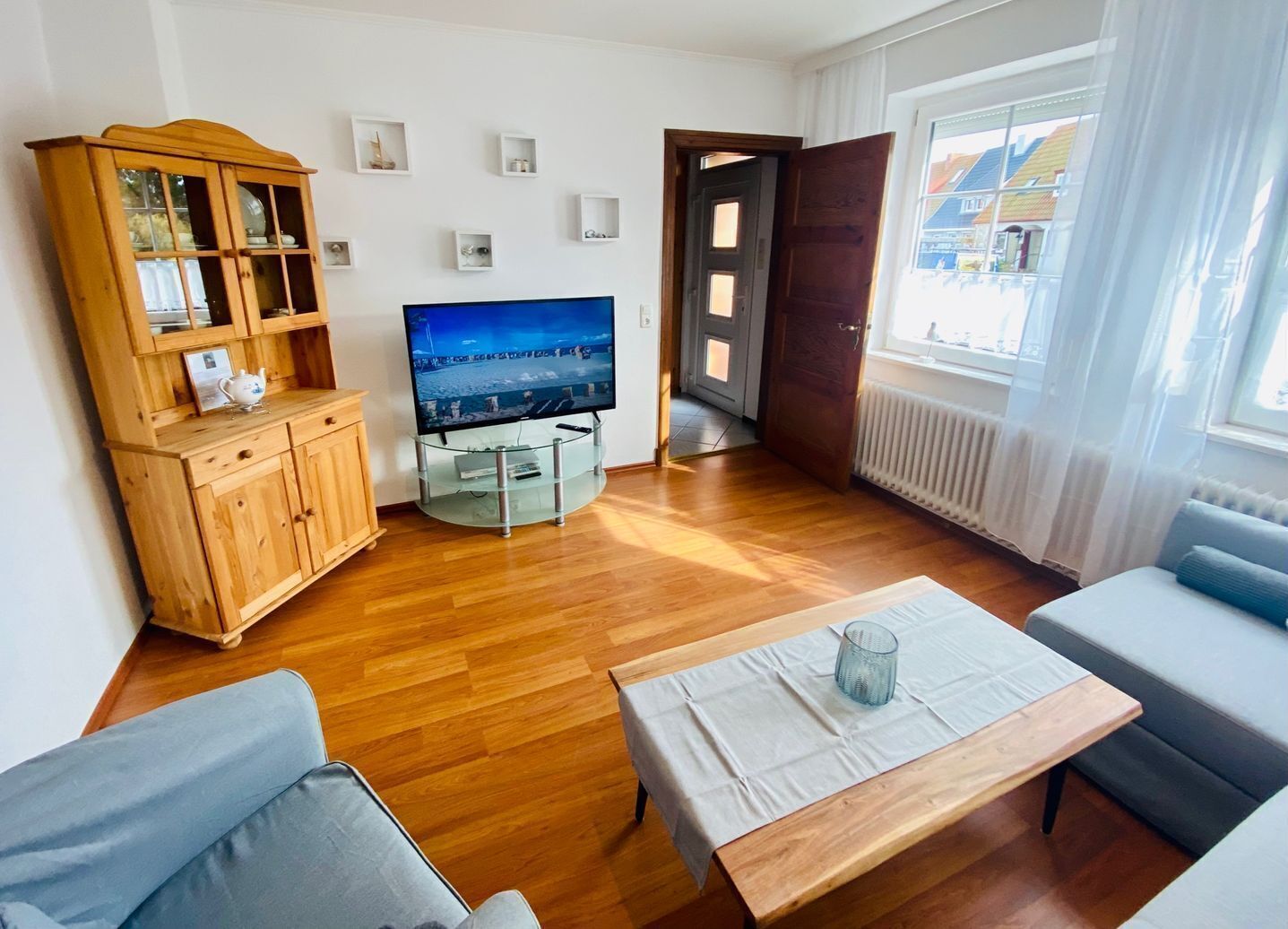 TV, DVD player, table tennis, stereo