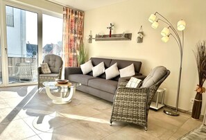 TV, mesa de pingue-pongue, aparelho de som