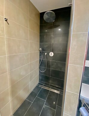 Chuveiro, secador de cabelo