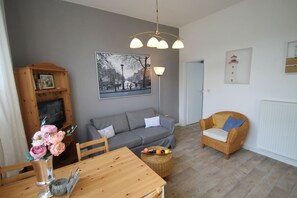 TV, table tennis, stereo