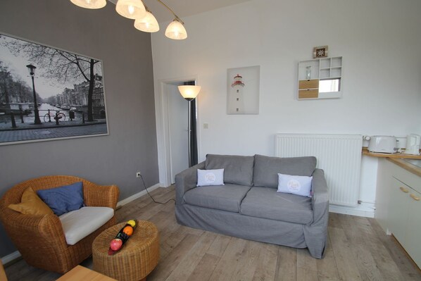 TV, table tennis, stereo