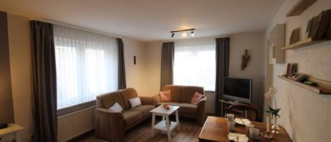 TV, ping pong, stereo