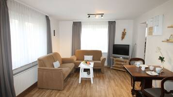 Télévision, table de tennis de table, chaßne hi-fi