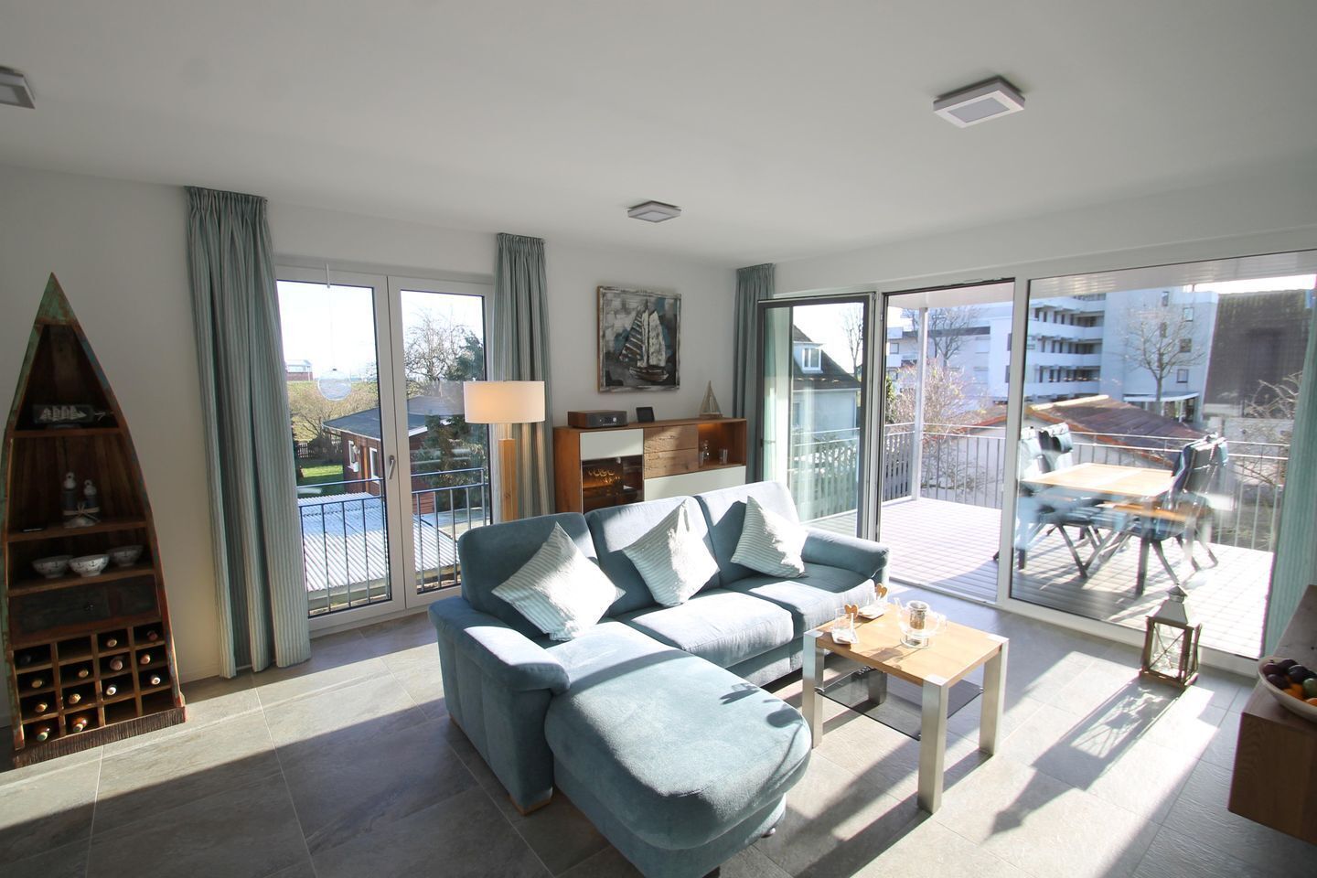 Fernseher, Tischtennisplatte, Stereoanlage