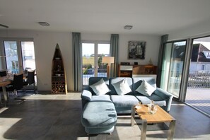 TV, table tennis, stereo