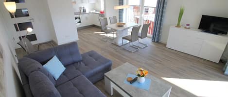 TV, table tennis, stereo