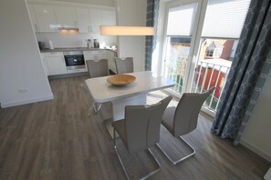 Unclassified image, 4 of 14, button