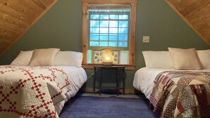 2 soverom, skrivebord, reiseseng for barn og wi-fi (inkludert)
