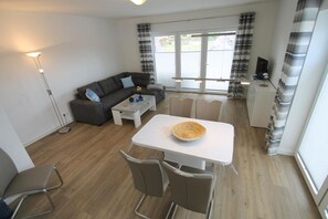 Unclassified image, 5 of 18, button