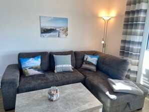 TV, table tennis, stereo