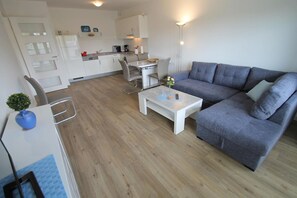 TV, table tennis, stereo