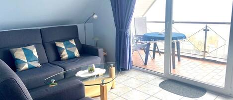TV, tavolo da ping pong, impianto stereo