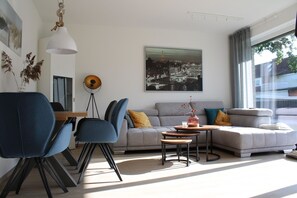 Unclassified image, 3 of 14, button