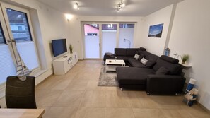 TV, table tennis, stereo