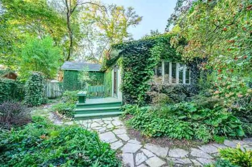 Earthy Hobbit Home w/ Privacy & Serenity - Near Wheaton College & Downtown