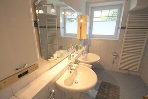 Chuveiro, secador de cabelo