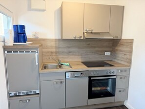 Fridge, oven, stovetop, dishwasher - 1517 - Dünenresidenz WG 7 - Dünenresidenz apartment 7 (Dahme)