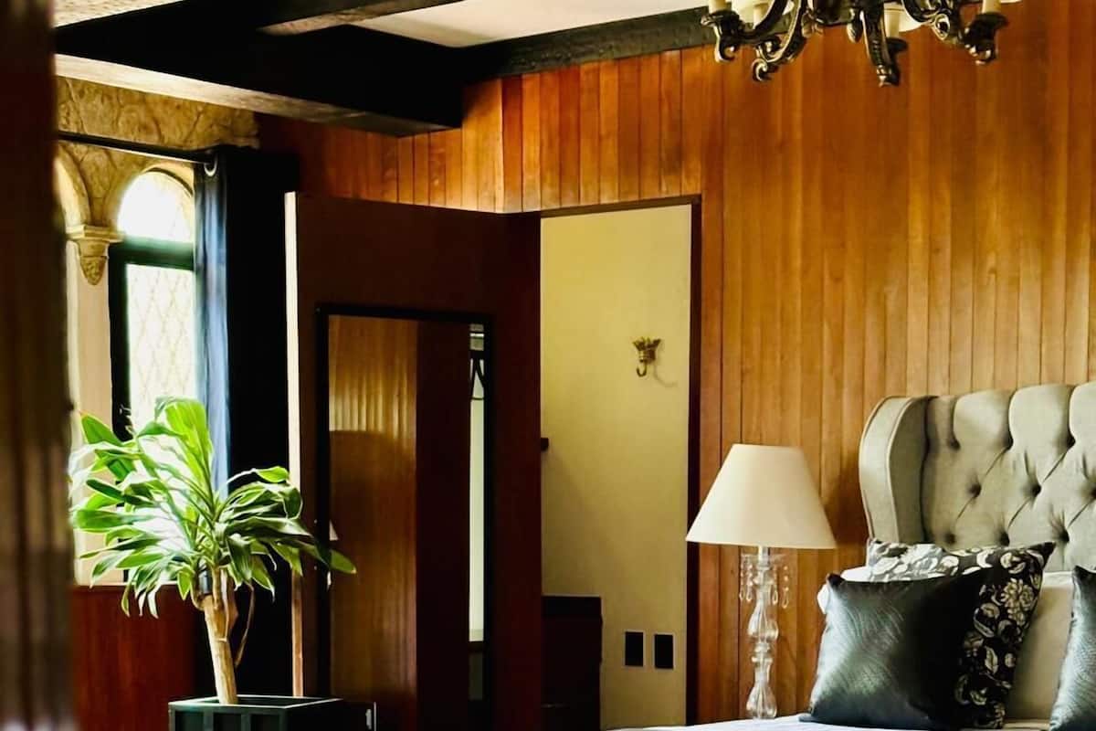 Master Suite | โต๊ะทำงาน, พื้นที่ทำงานแบบใช้แล็ปท็อป, Wi-Fi ฟรี