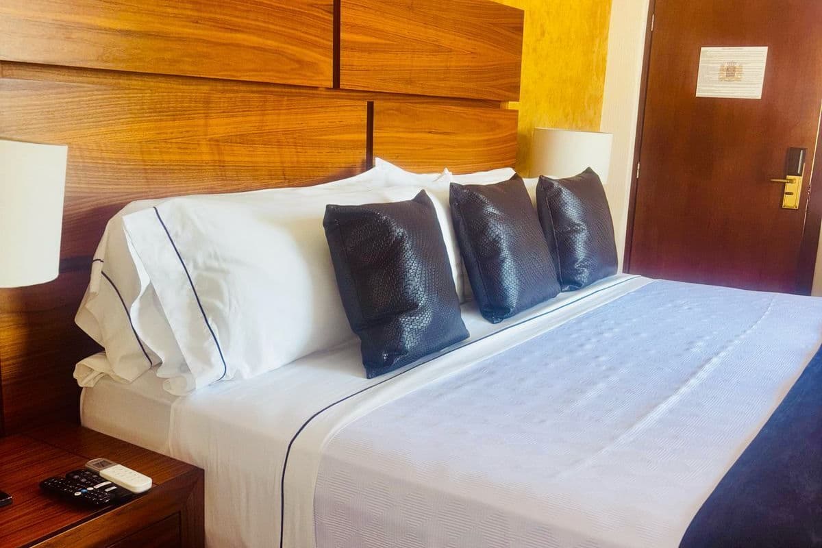 ห้องคอมฟอร์ท | โต๊ะทำงาน, พื้นที่ทำงา  นแบบใช้แล็ปท็อป, Wi-Fi ฟรี