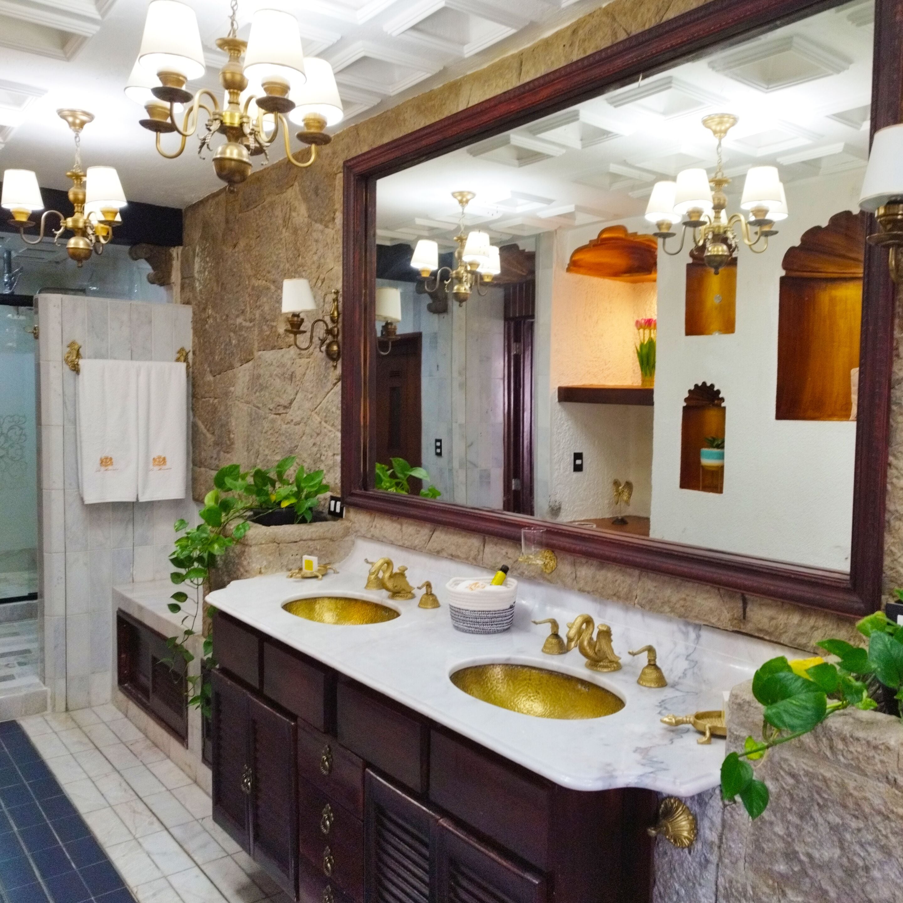 presidential room | bathroom | shower, towels