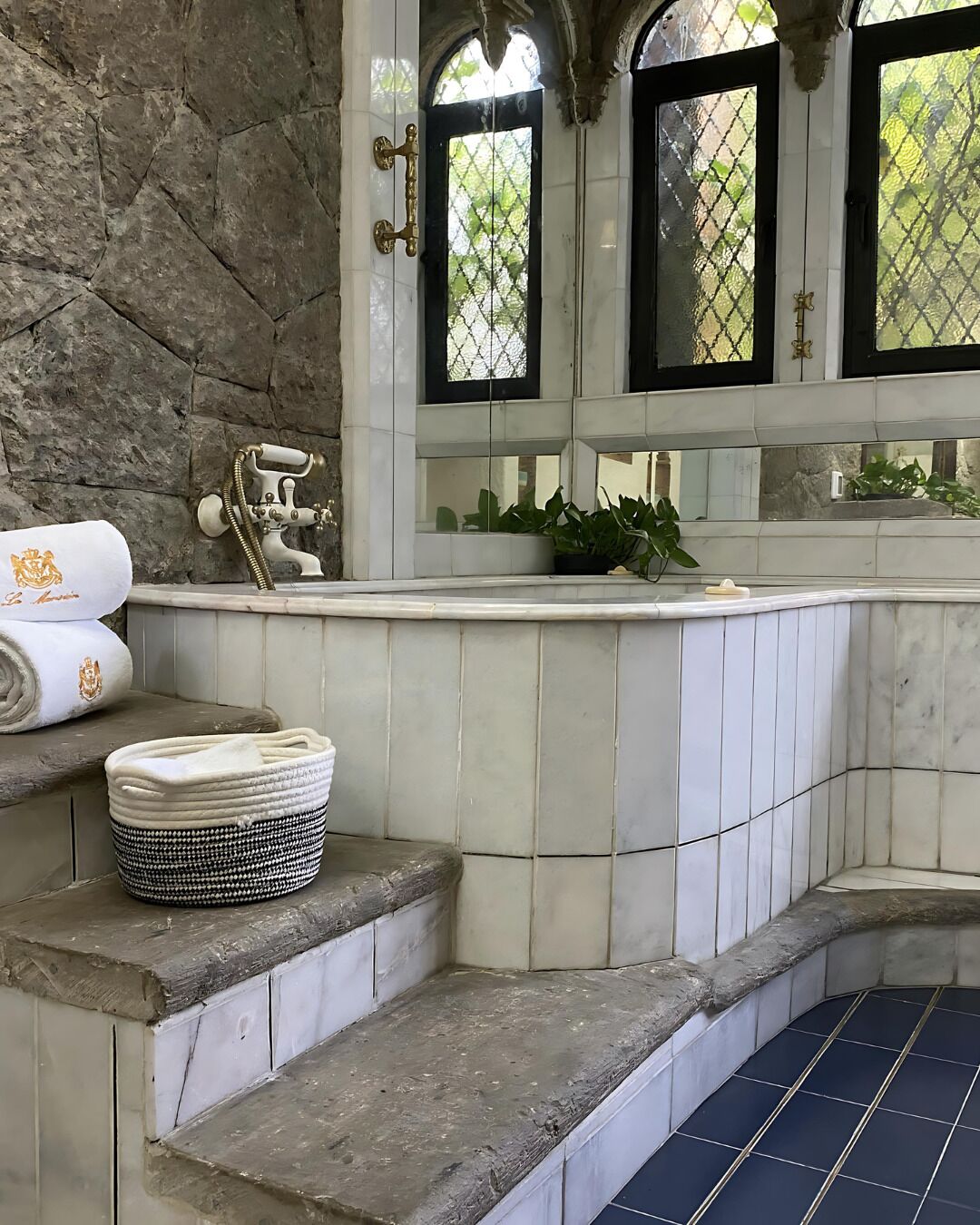 presidential room | bathroom | shower, towels