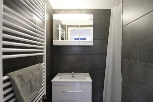 Unclassified image, 1 of 11, button