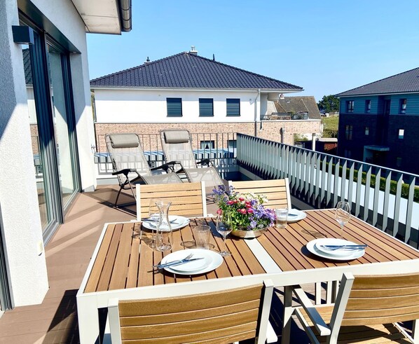 Unclassified image, 1 of 19, button