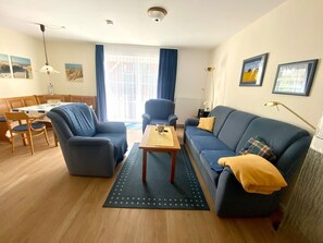 Télévision, table de tennis de table, chaîne hi-fi