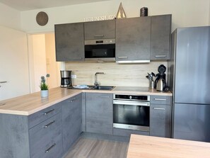 Fridge, microwave, oven, stovetop - 1530 - Seaside Dreemaster - Seaside Dreemaster 1530 (Dahme)