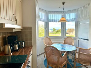 Fridge, oven, stovetop, coffee/tea maker - 1014 - Wolkenzauber 23 - Apartment house Seeschlösschen apartment 23 in Dahme (Dahme)