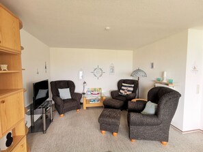 Televisie, een tafeltennistafel en een stereo