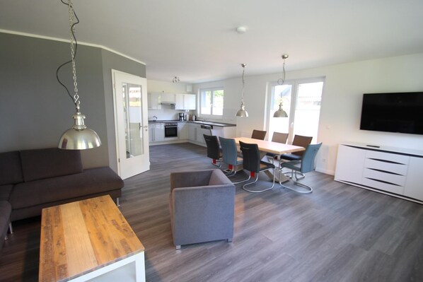 TV, ping pong, stereo