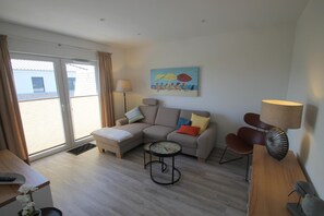 TV, table tennis, stereo