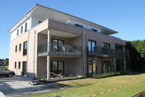 Unclassified image, 5 of 20, button