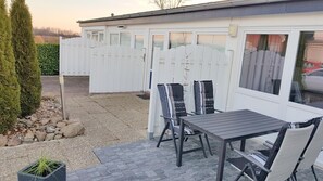 Unclassified image, 2 of 24, button