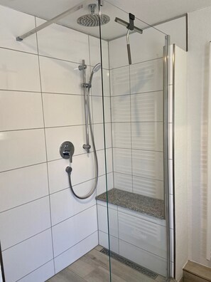 Unclassified image, 4 of 16, button - 1805 - Ostseestern - 1805 - Ostseestern in Dahme (Dahme)