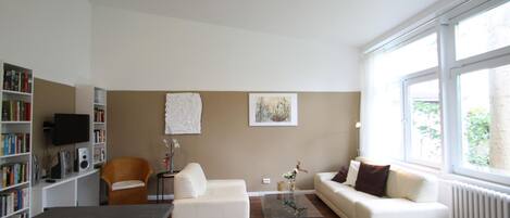 TV, ping pong, stereo