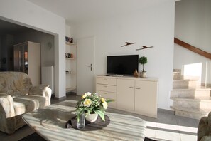 TV, DVD player, table tennis, stereo