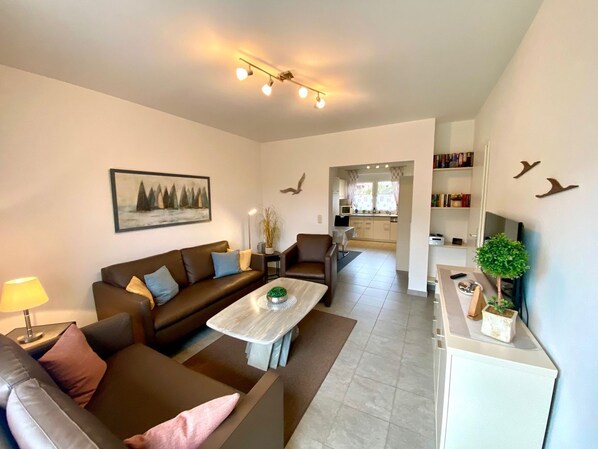 TV, DVD player, table tennis, stereo