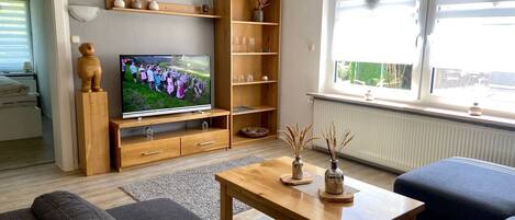 TV, table tennis, stereo