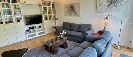 TV, table tennis, stereo